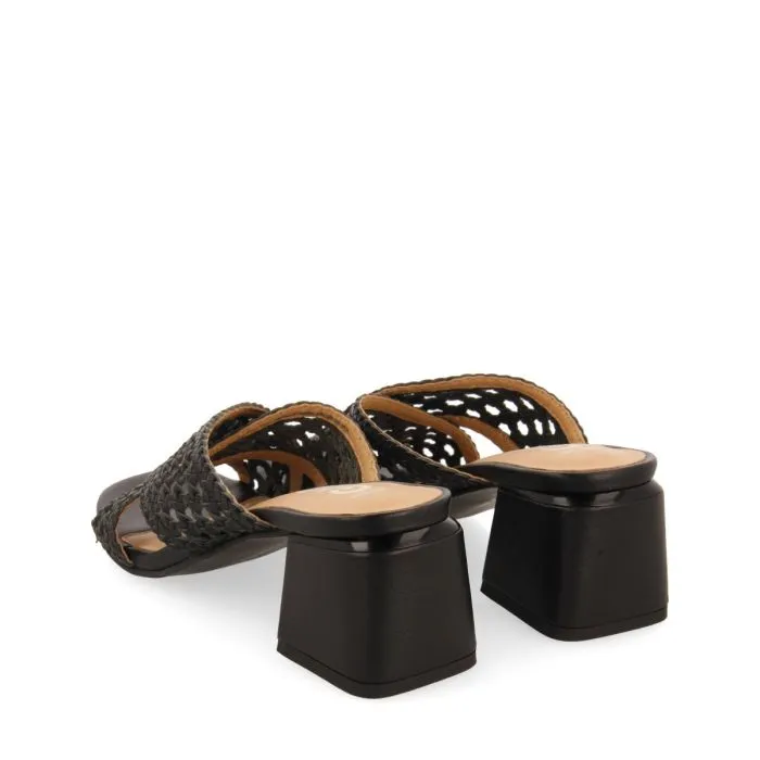 BLACK UNHEELED SANDALS WITH BRAIDED DETAILS FOR WOMEN CLARCONA